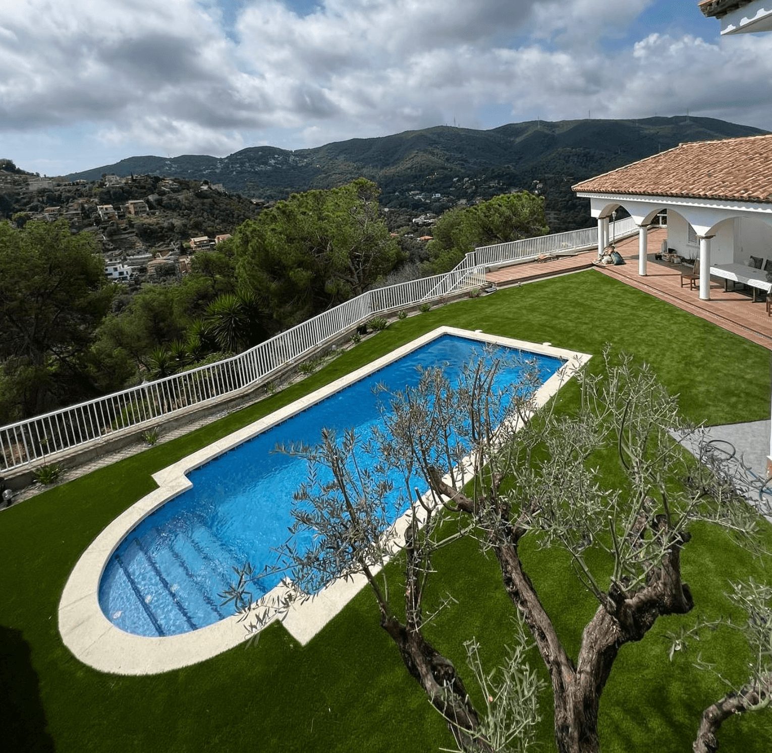 mediterranean-villa-pool-view