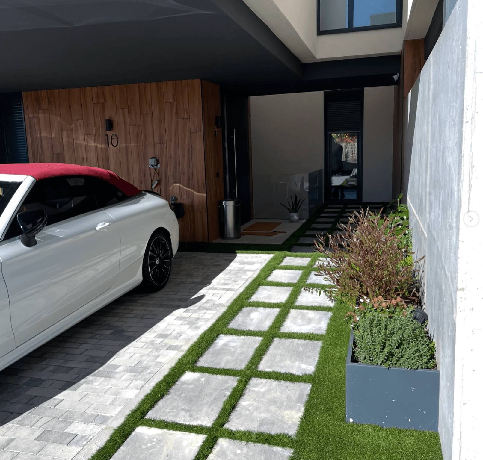 modern-driveway-entry